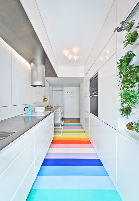 Fashionable Parisian Apartment that has a Mini Vertical Garden in the Kitchen (10)