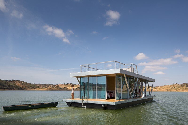 Floating House - a mobile house in the middle of a lake (14)