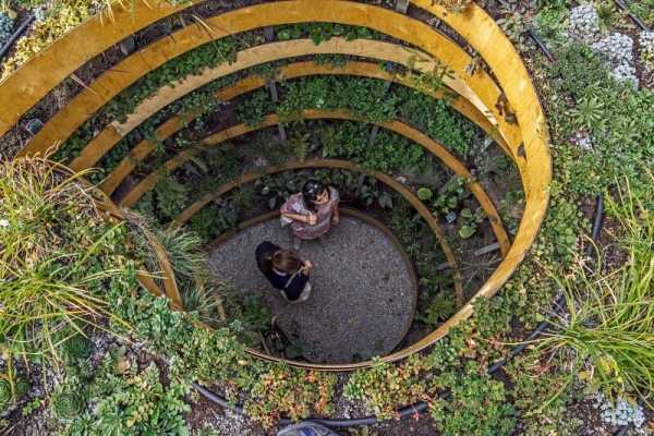 Green Sculpture that Symbolizes Infinity: The Infinite Green in Wroclaw