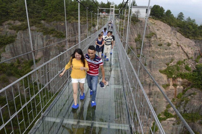 High-altitude glass-bottomed bridge (made of glass) opens in Hunan, China (3)