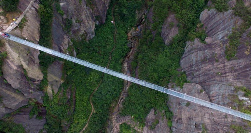 High-altitude glass-bottomed bridge (made of glass) opens in Hunan, China (5)