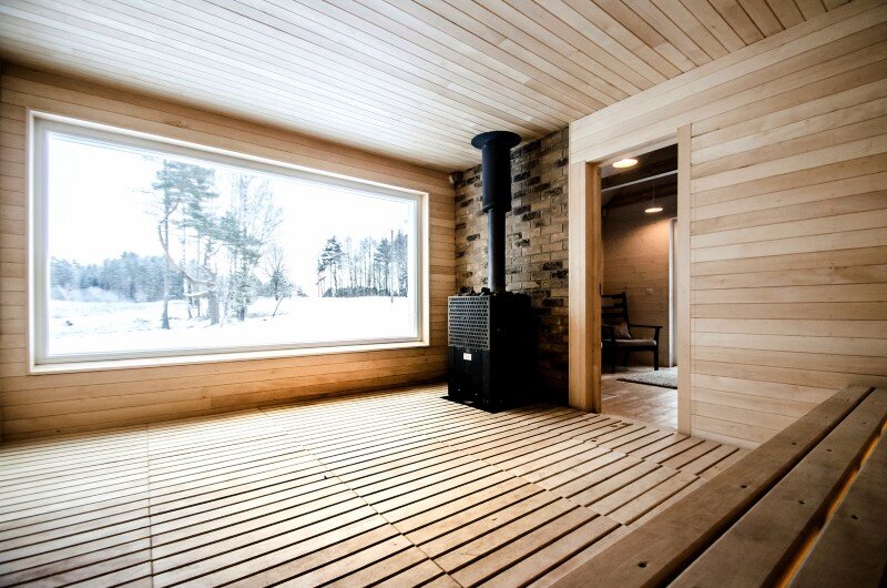 Hunting House designed for a hunter's family leisure time (9)