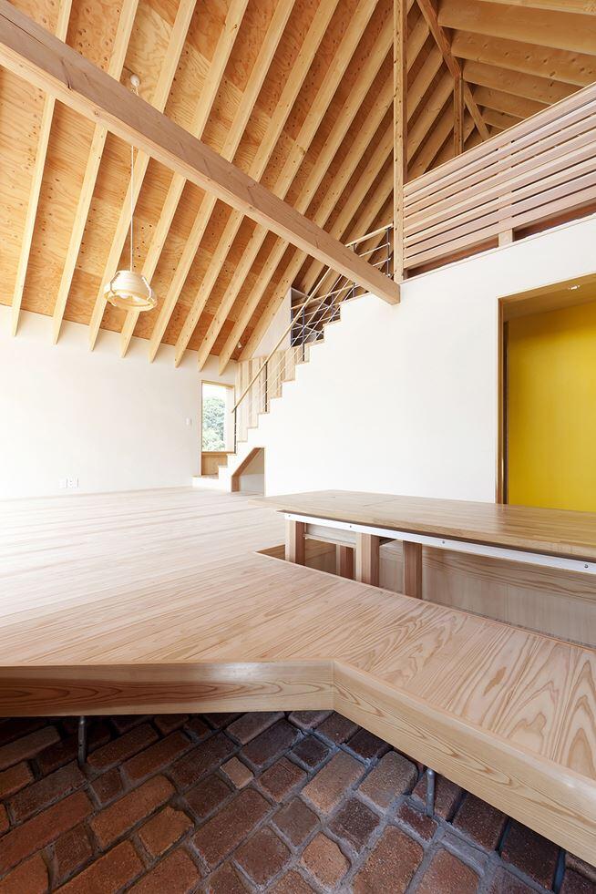 Kawagoe House is a Spacious Room Under a Large Gabled Roof (13)