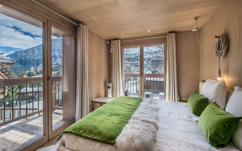 Luxury chalet located in a private hamlet - a modern winter wonderland (17)