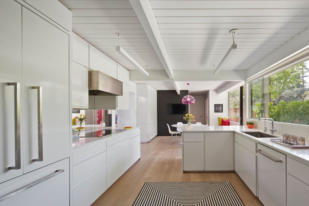 Minimalist Modern Design Meets Disco in This Palo Alto Eichler House (16)