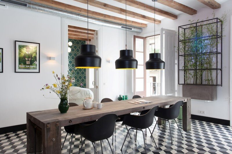 Refurbished apartment in Barcelona with emphasizing the authentic Spanish features (10)