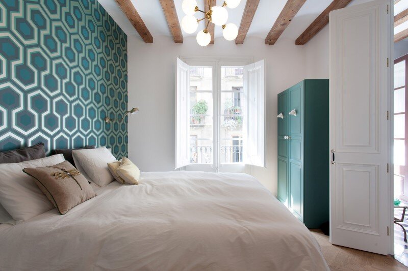 Refurbished apartment in Barcelona with emphasizing the authentic Spanish features (6)