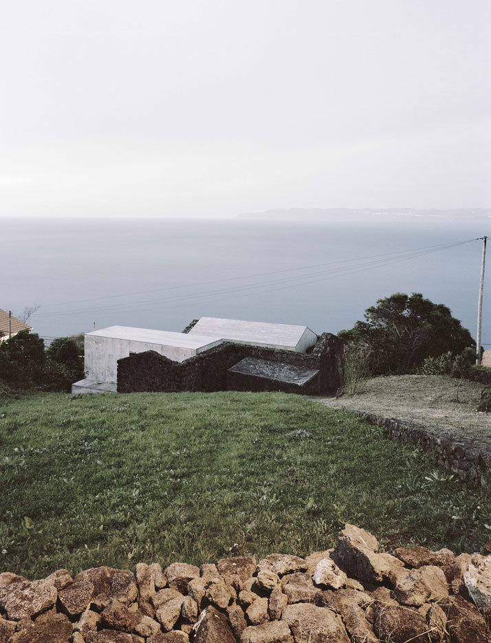 SAMI Arquitectos have transformed some ruined walls into a holiday home (5)