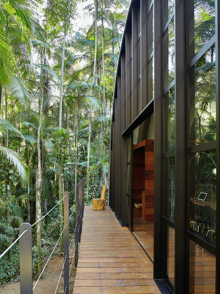 ARCA House is Like a Ship in the Middle of the Brazilian Atlantic Forest 9