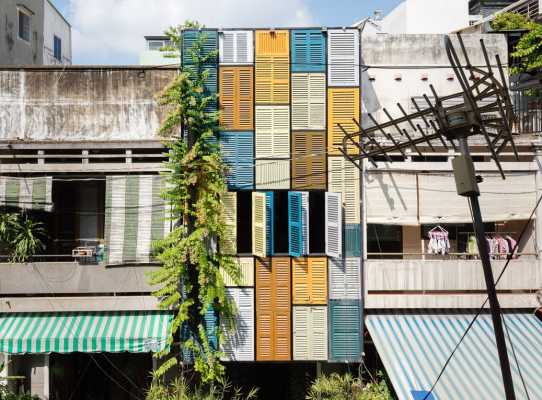 Creative Colour Blocking Façade Made with Secondhand Windows