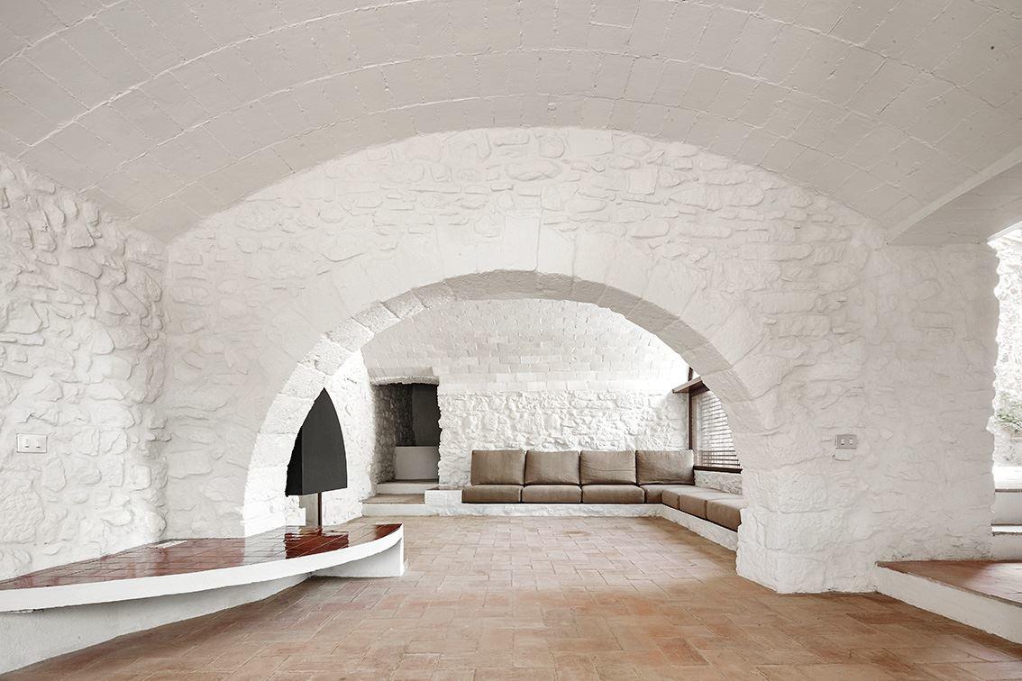 G Arquitectura has completed the rehabilitation of a farmhouse, located in Empordà, Girona, Spain (11)