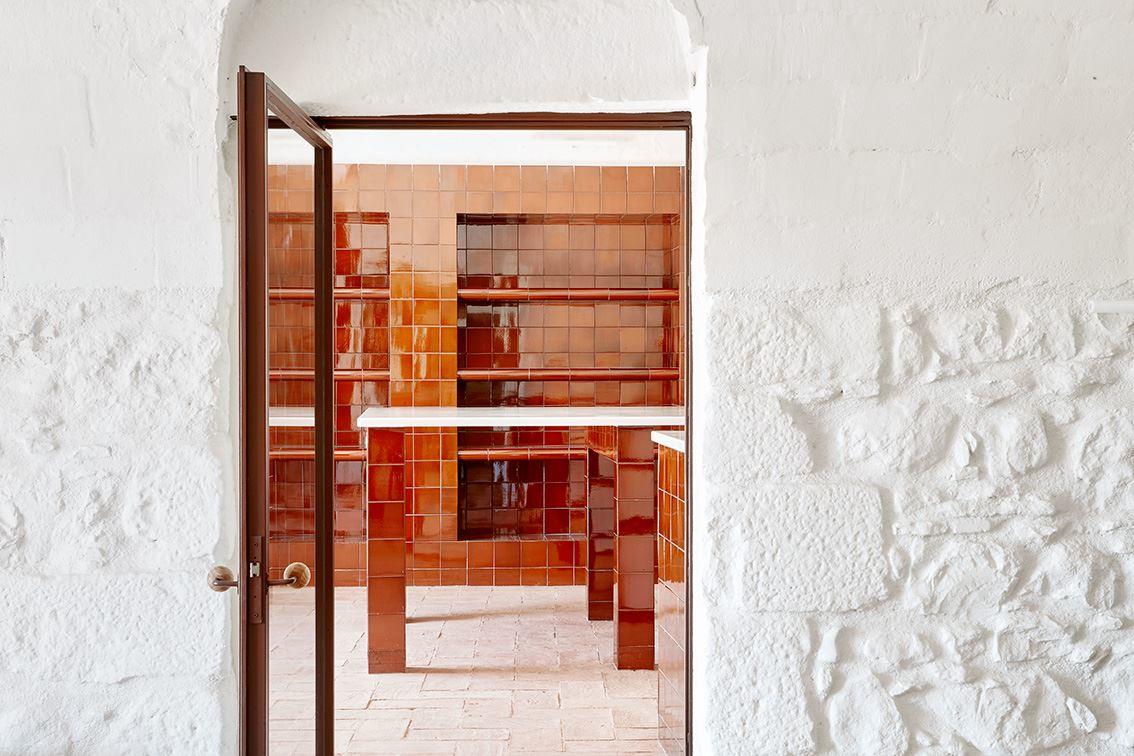 G Arquitectura has completed the rehabilitation of a farmhouse, located in Empordà, Girona, Spain (5)