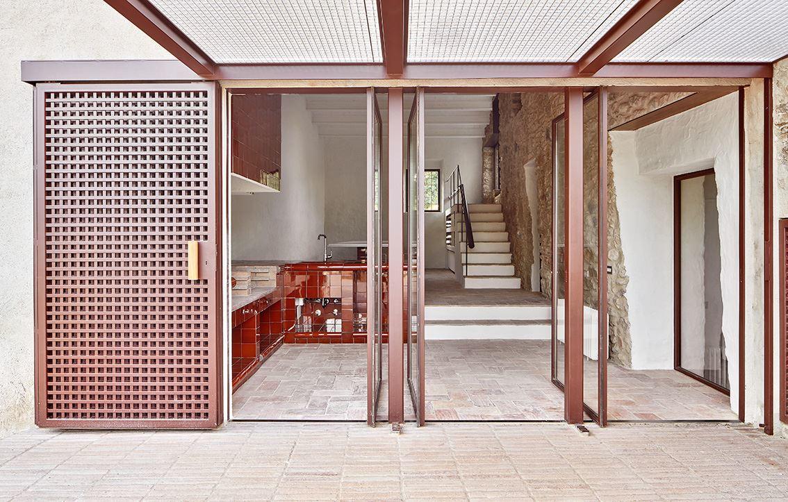 G Arquitectura has completed the rehabilitation of a farmhouse, located in Empordà, Girona, Spain (6)