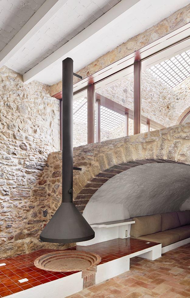 G Arquitectura has completed the rehabilitation of a farmhouse, located in Empordà, Girona, Spain (9)