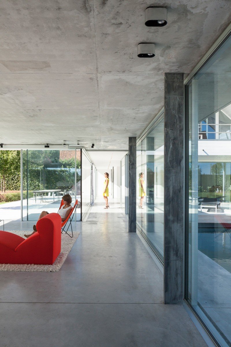 Glass And Concrete PoolHouse In Belgium (10)
