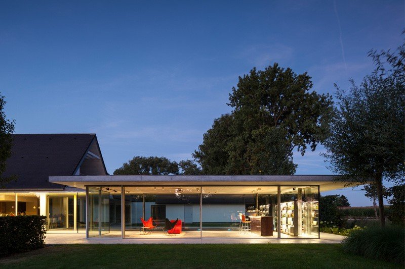 Glass And Concrete PoolHouse In Belgium (5)