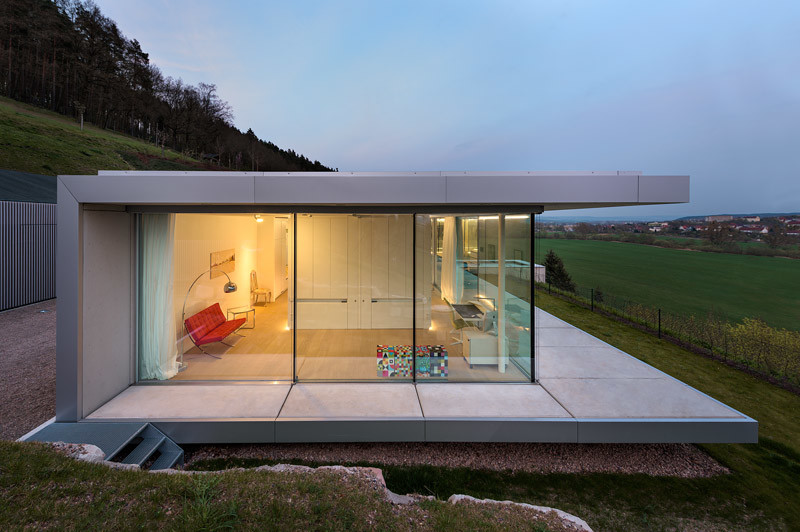 Innovative Sustainable Villa Built from Glass, Steel and Concrete (10)