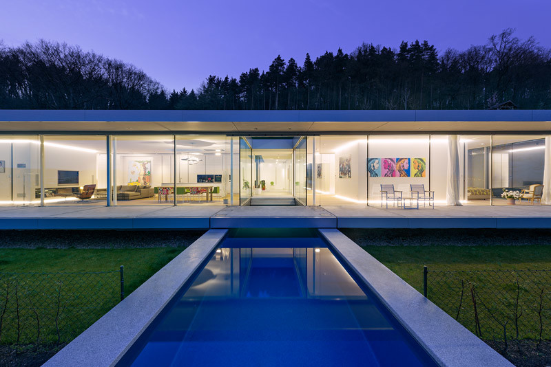 Innovative Sustainable Villa Built from Glass, Steel and Concrete (11)