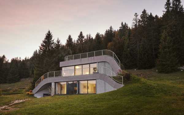 Jura House Blends into the Surrounding Hill