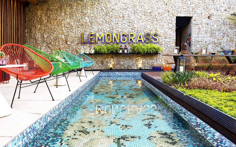 Lemongrass Restaurant Has a Modern Tropical Architecture (10)