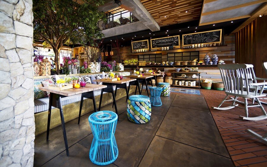 Lemongrass Restaurant Has a Modern Tropical Architecture (13)