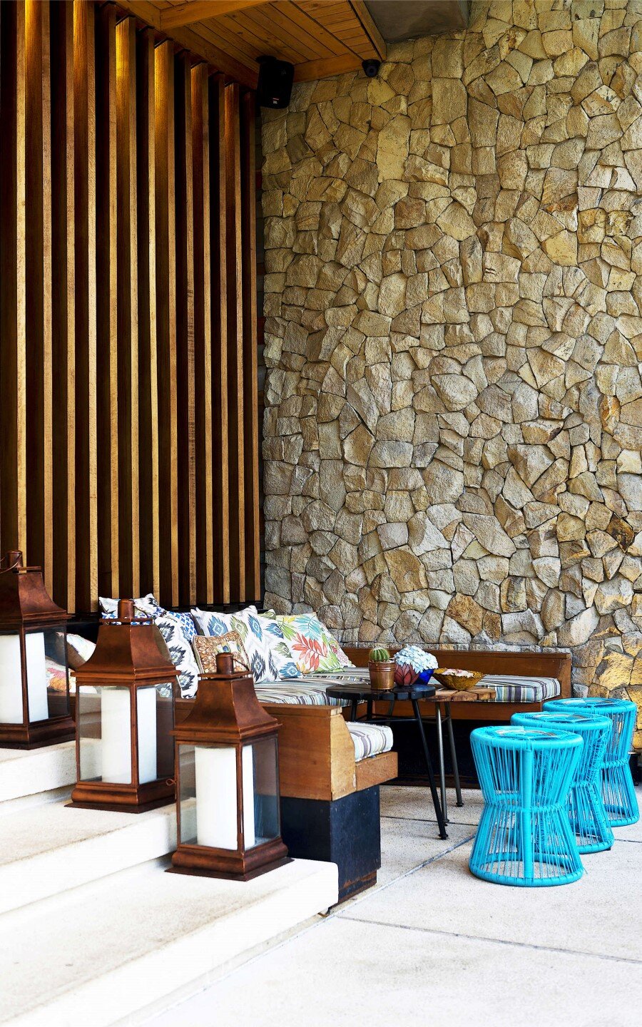 Lemongrass Restaurant Has a Modern Tropical Architecture (5) (Custom)