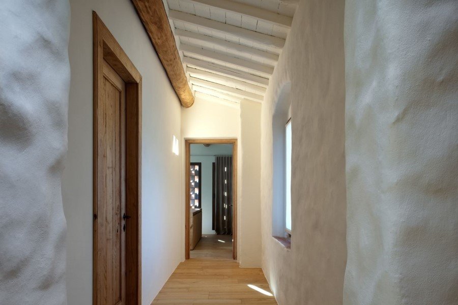 Old country house renovated by Mide Architects (8)