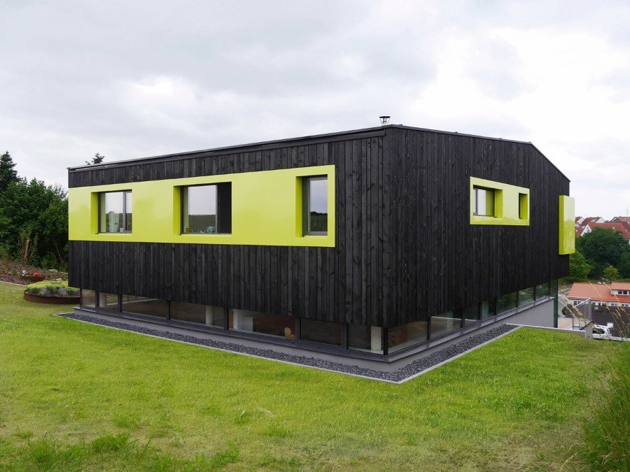 This German Family House is a Black Cuboid Supported by Glass Walls (2)