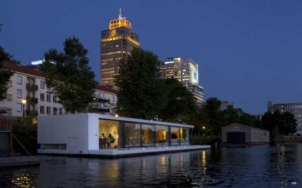 Watervilla Weesperzijde on the river Amstel in Amsterdam