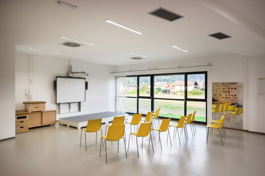 Šmartno Timeshare Kindergarten - Spaces Combined into one Learning Landscape (21)