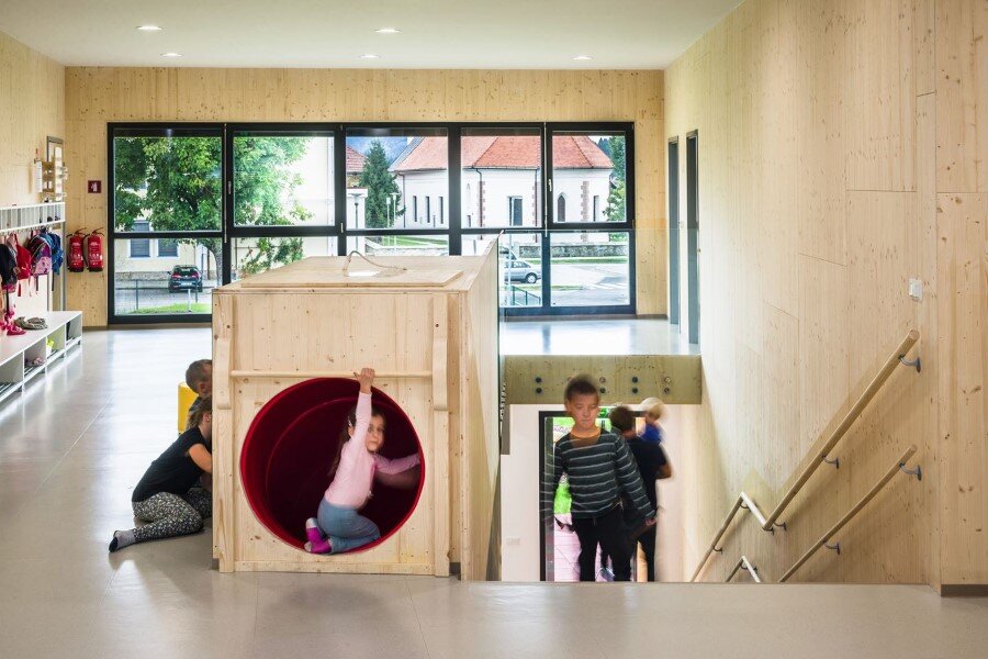 Šmartno Timeshare Kindergarten - Spaces Combined into one Learning Landscape (9)