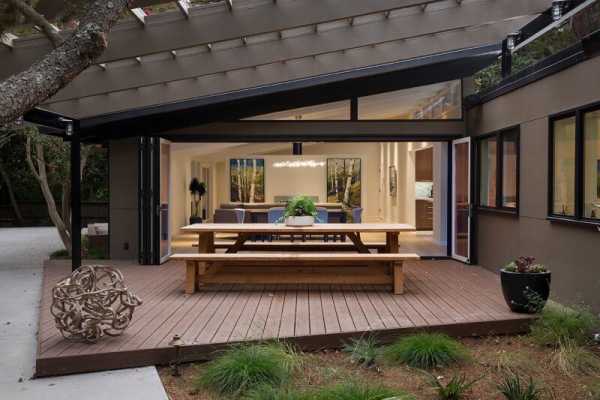 Mid-Century Modern House Remodeled for a Family of Five