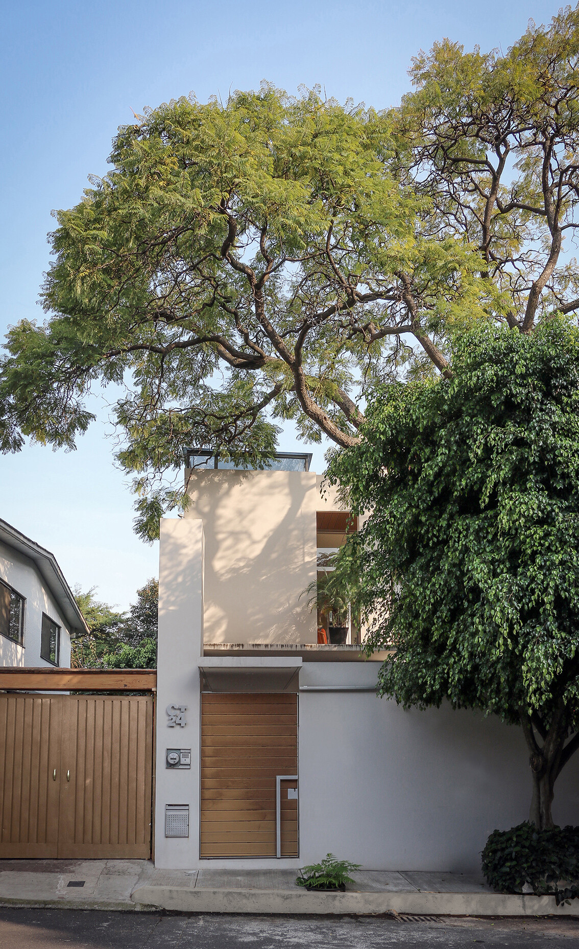Small Eco-Friendly Home in Mexico City by Paul Cremoux Studio (1)