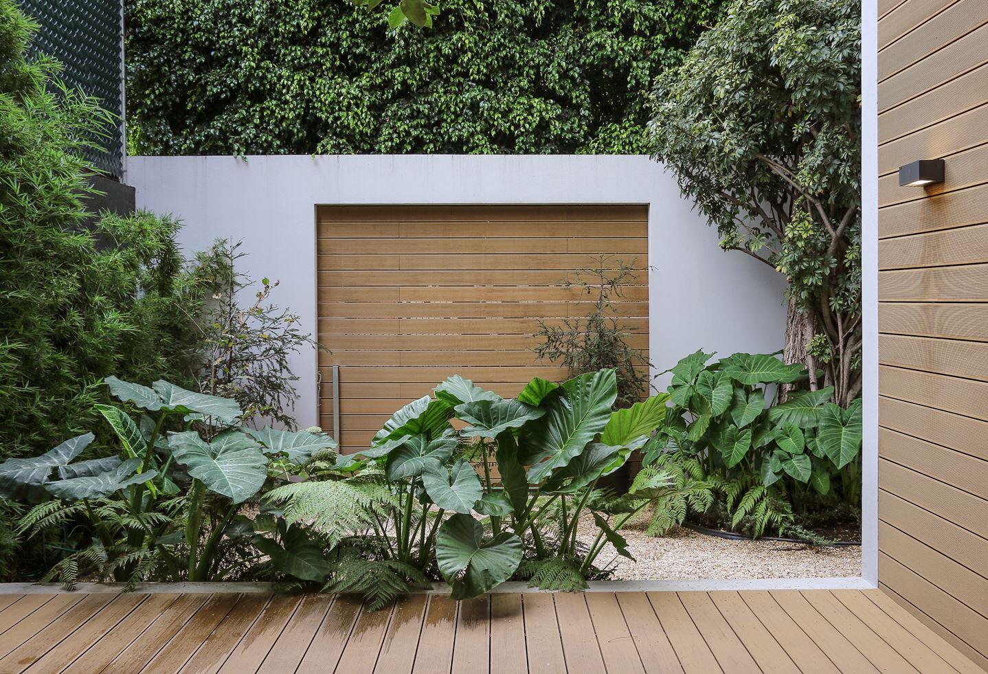 Small Eco-Friendly Home in Mexico City by Paul Cremoux Studio (11)