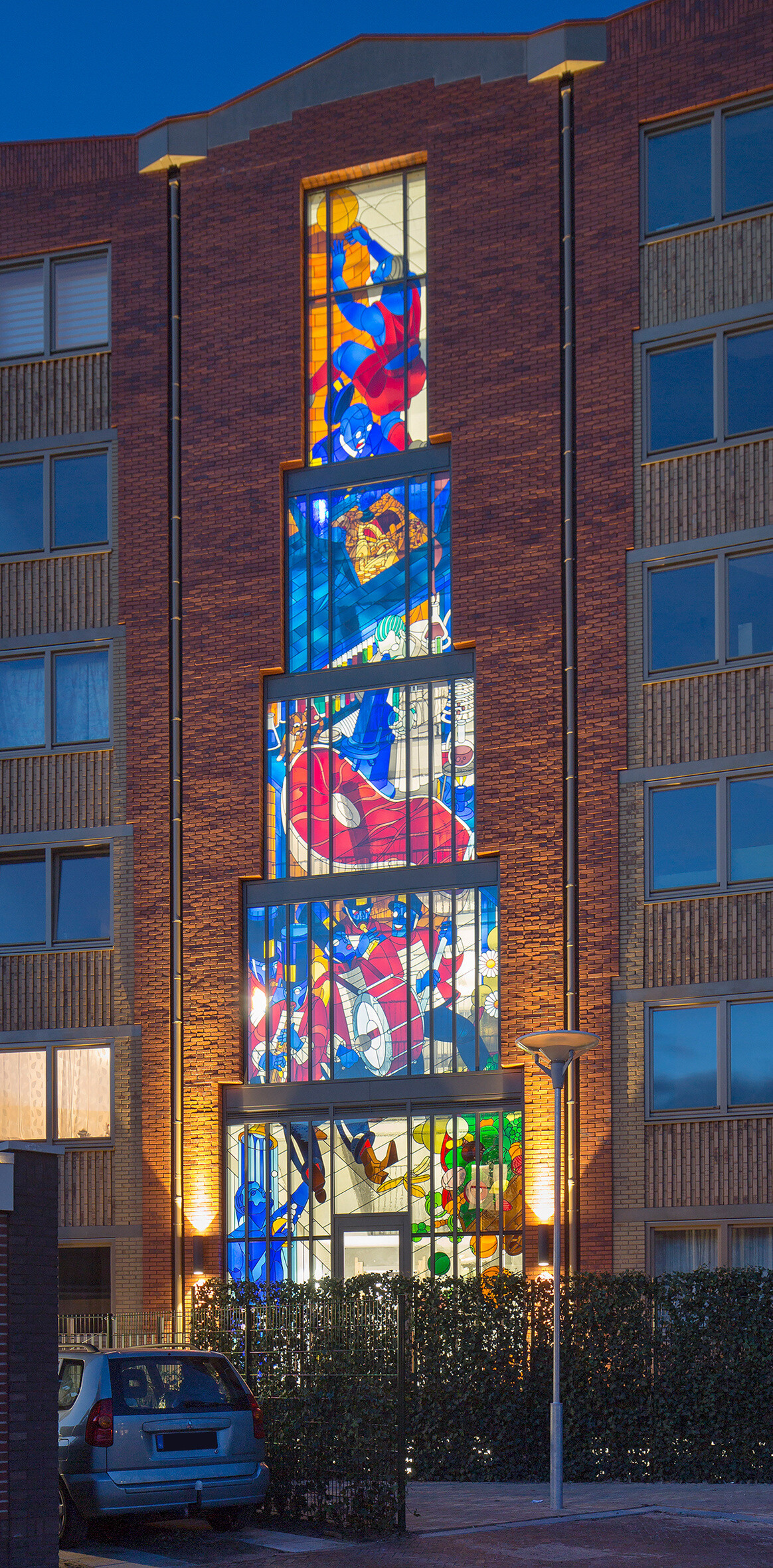 Two Stained Glass Facades Decorate a New Residential Project in Amsterdam (16)