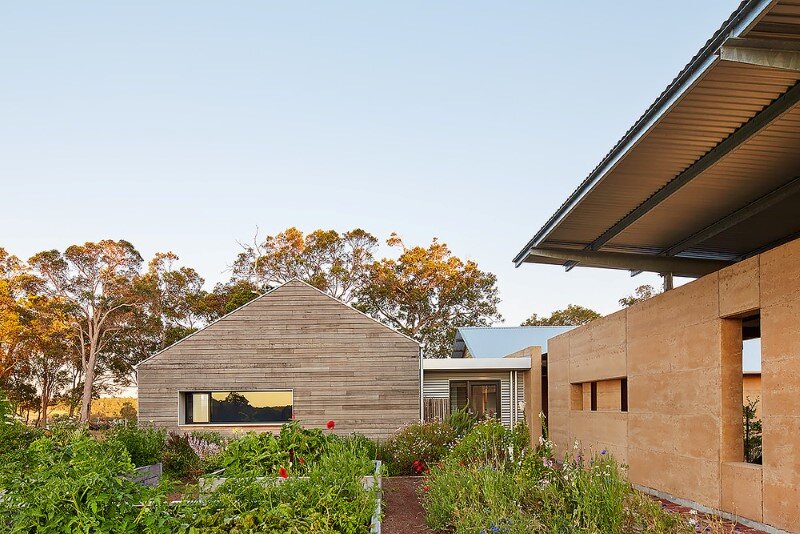Modern Australian Farm House with Passive Solar Design (12)