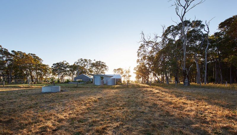 Modern Australian Farm House with Passive Solar Design (3)