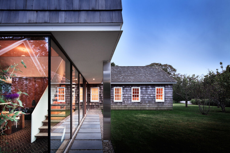 Sagaponack House - Created by Connecting Three 19th Century Barns (10)