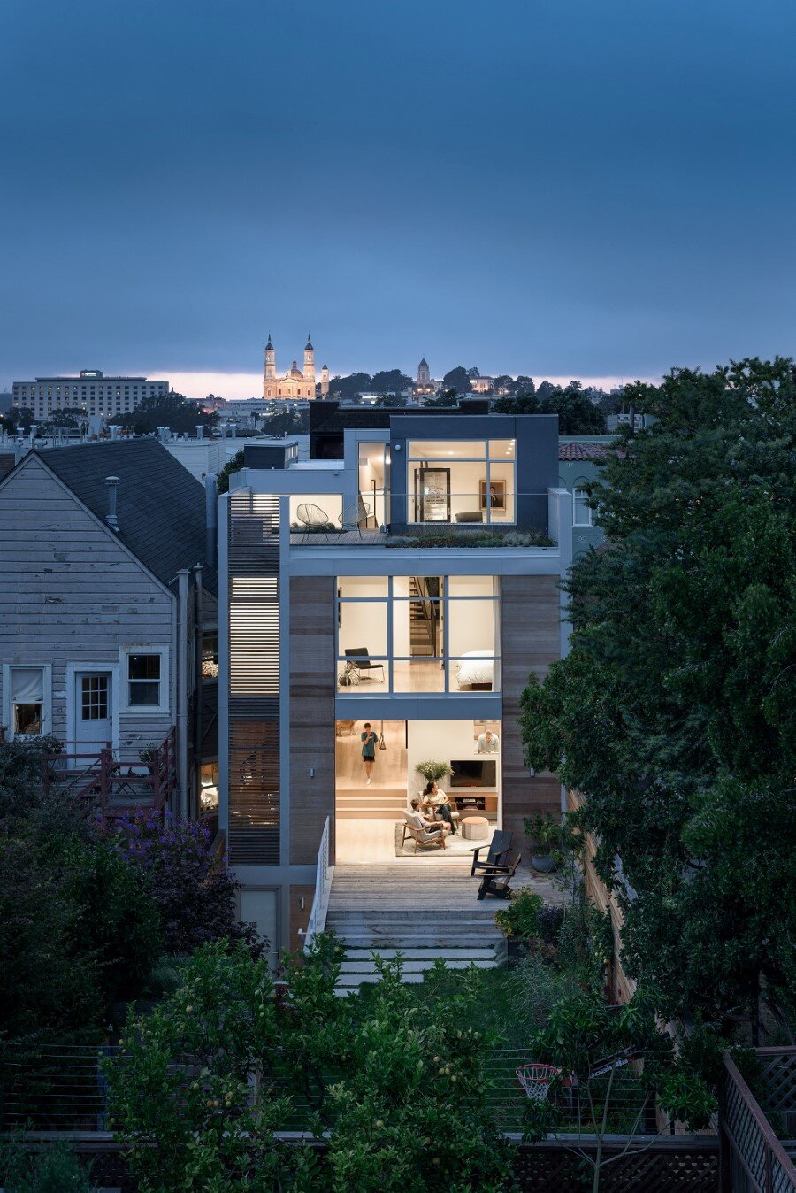 Unconventional Three-Story Atrium House in San Francisco (1)