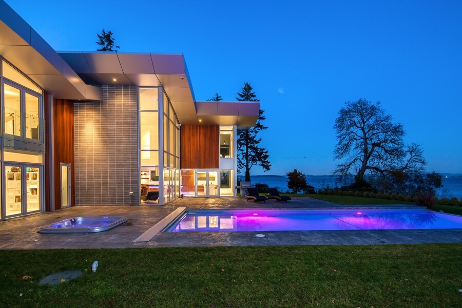 Waterfront House with Remarkable Modern Architectural Design (2)