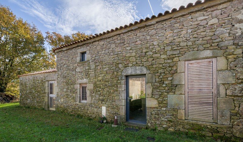 Chalet Concept 16th Century Stone Cottage Renovated by DGA-Architectes (1)