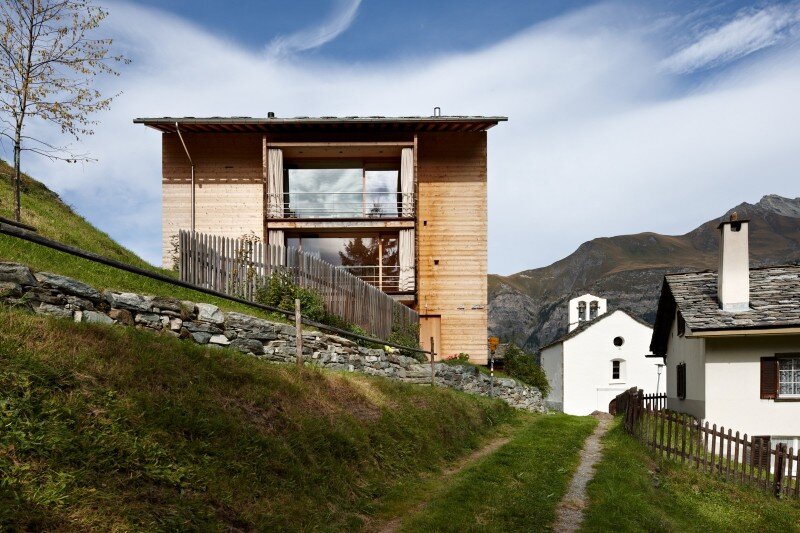 Wooden Houses Designed with Large Pictures Windows (1)