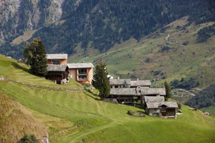 Wooden Houses Designed with Large Pictures Windows