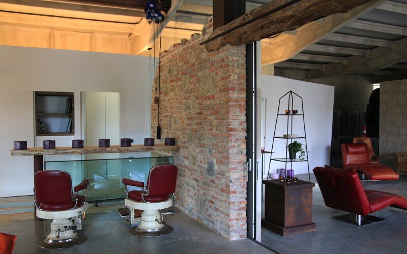 Art Hangar Modern Loft Built in the Middle of Tuscan Countryside (14)