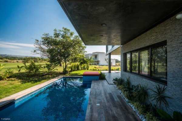 Casa Arbo in Mexico Enjoys Views of a Volcano