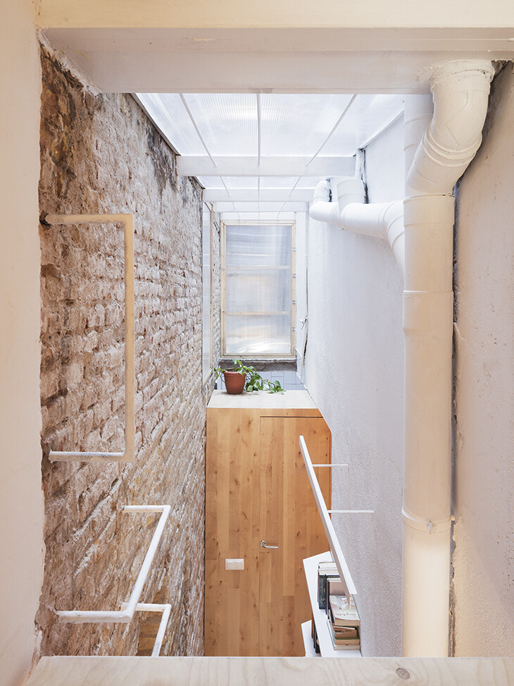 Casa Caballero in Barcelona - 35 sqm Turned into a Nice House (5)