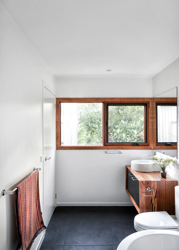 An Extensive Renovation of a Tiny Weatherboard Beach Shack (7)
