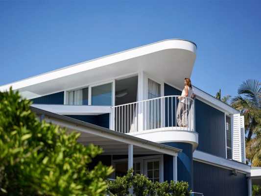 Beach House on Stilts: A Tranquil Retreat in Collaroy, Australia