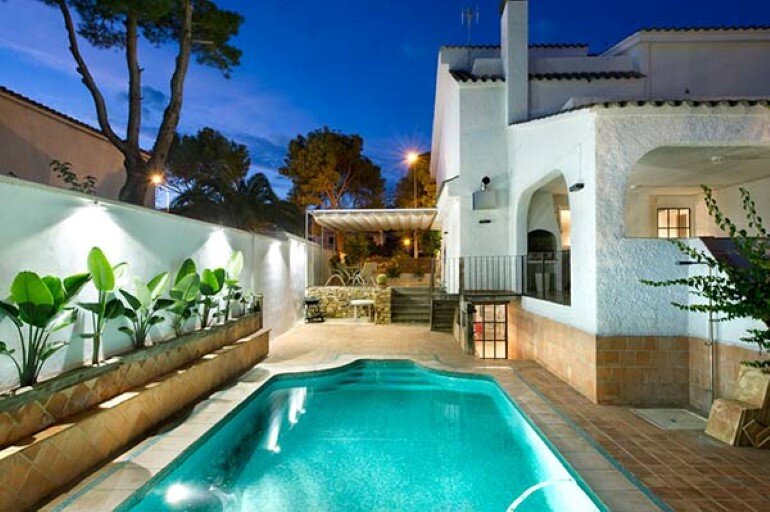 Benicassim House - Classic and Modern Mixture of Styles (1)