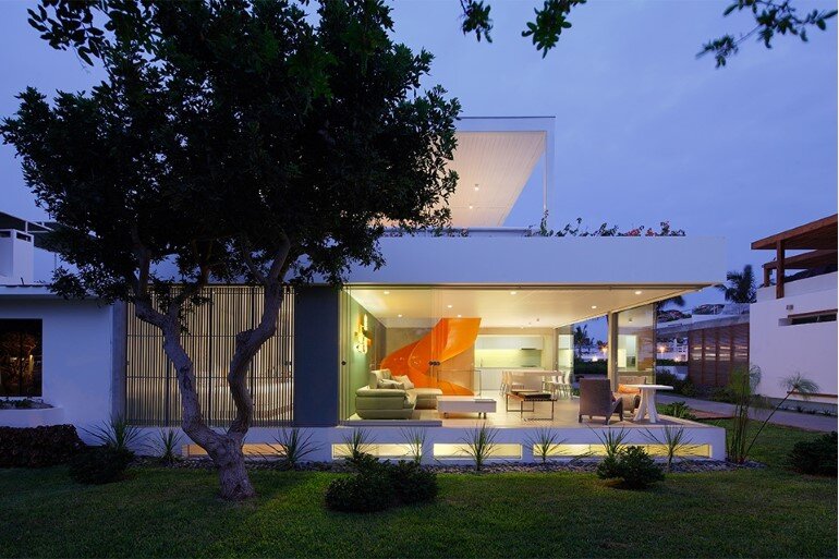 Casa Blanca Has a Striking Orange Staircase That Connects All Indoor Areas (9)